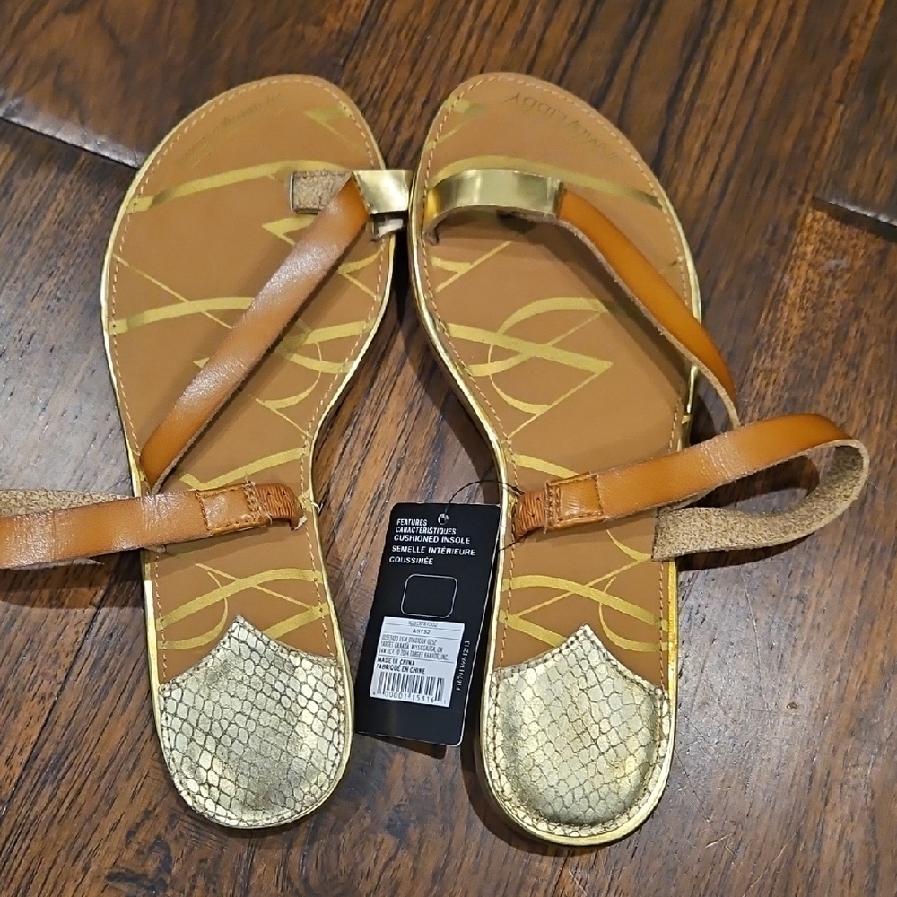 Sz 7 Sam & Libby Gold and Tan Sandals with Thong Toe Design ✨️5/$30